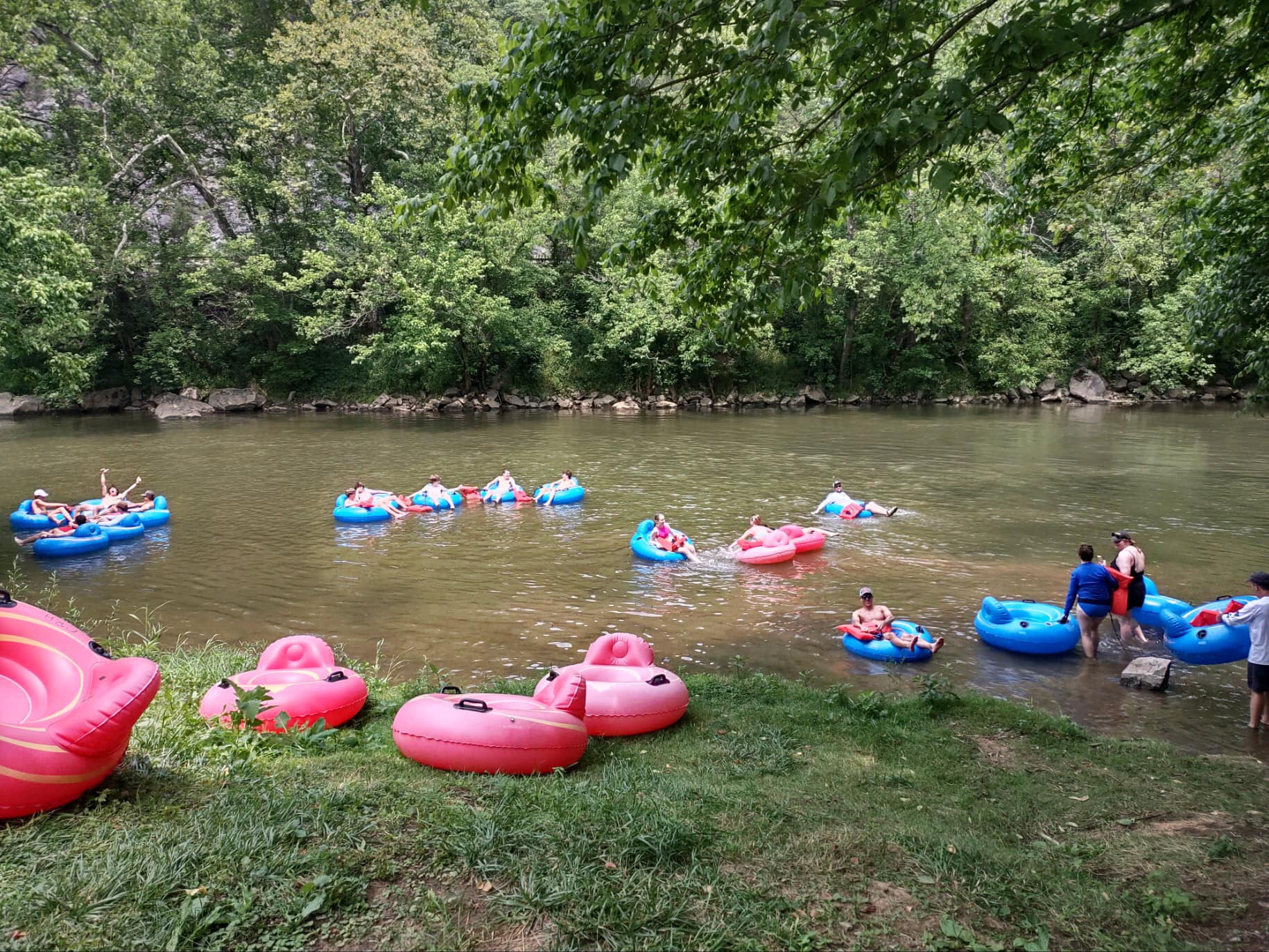 People floating the Clinch River on tubes